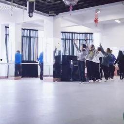 吃哈密瓜幼儿园舞蹈视频,幼儿园萌娃欢快舞蹈，甜蜜瞬间尽收眼底